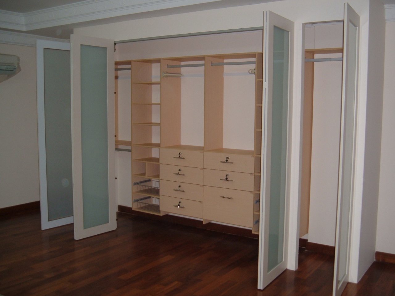 Build In Wardrobe